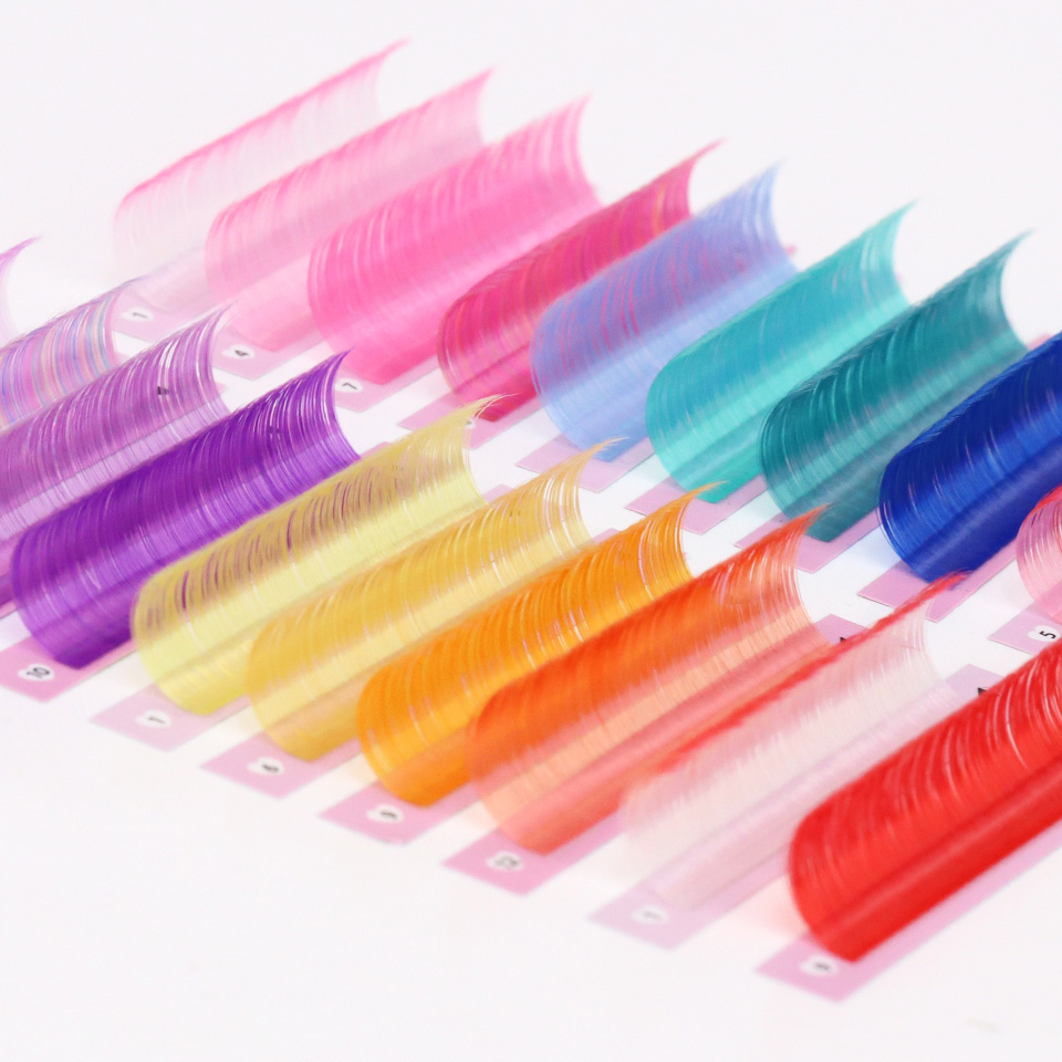 AGUUD Mix Colorato Russo Volum - Lash Tile Palette recensione e prezzo
